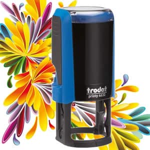 Carimbo redondo Trodat Printy com estrutura azul e preta, ideal para marcar roupa e objetos pessoais