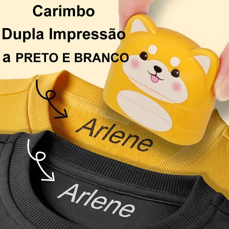 Carimbo têxtil amarelo com design de cão e nome impresso a preto e branco em camisolas escuras e claras